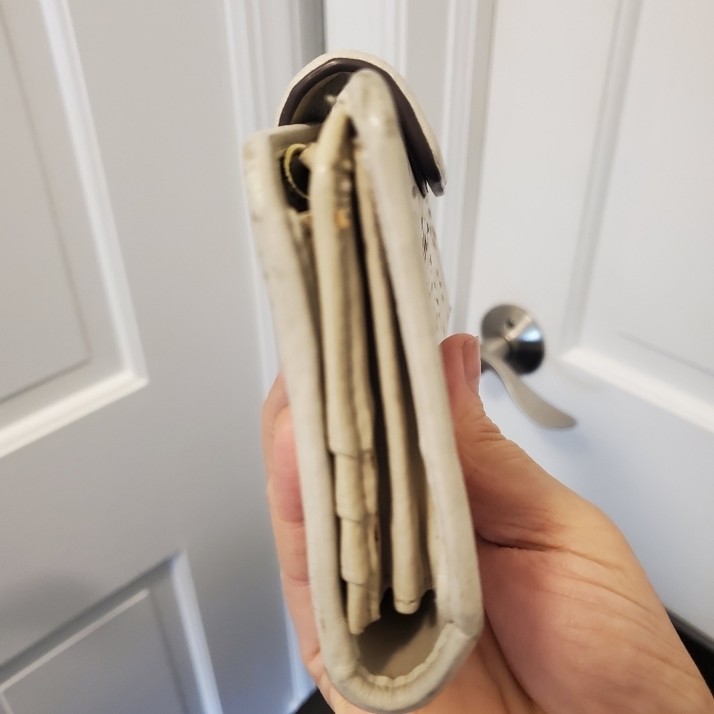 Coach White Leather Snap Close Bifold Wallet - Picture 4 of 12